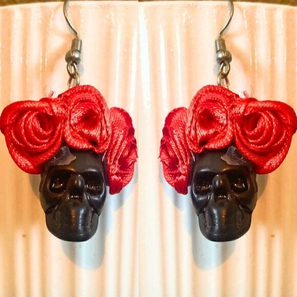 NEW Day of the Dead Drop Earrings Black Skull with Red Rose Flower Crown Tops - Picture 7 of 10
